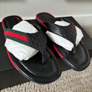 MEN’S NWT - NEVER WORN Gucci Black Sandals with Red and Green Accents